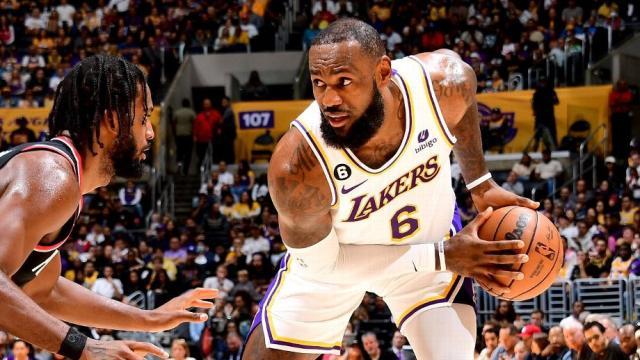 云开体育app下载安装-【观察】NBA历史投射最烂球队 湖人的阵容有多畸形？